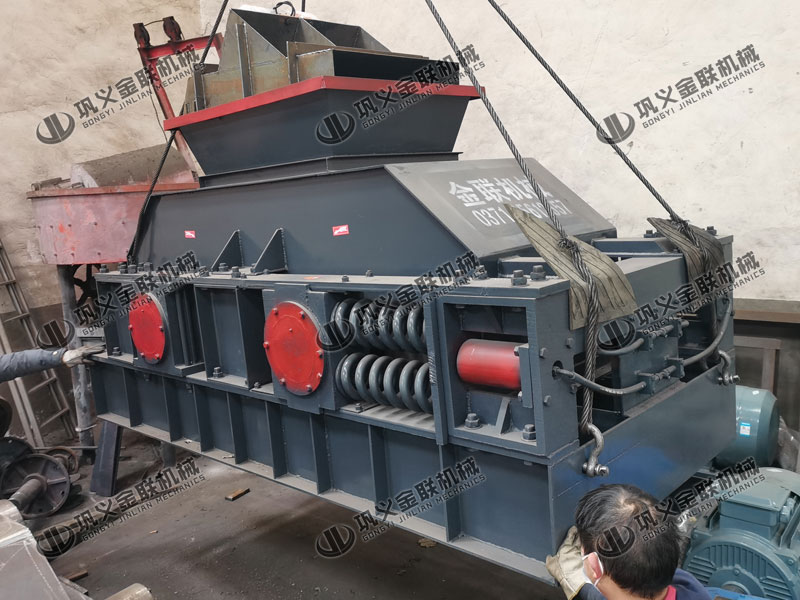 2PGY1200x800型半自动液压对辊制砂机发货图片