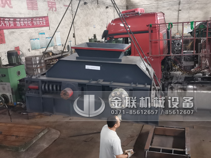 对辊制砂机其性能在各种矿石细破设备中起着不可替代的作用