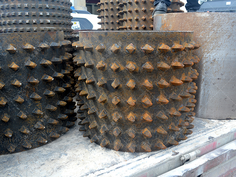 为何众多混凝土再生厂家,都将双齿辊破碎机视为生产线的 “定海神针”? 为何众多混凝土再生厂家,都将双齿辊破碎机视为生产线的 “定海神针”?